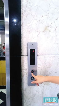 小區(qū)電梯超期服役20年引發(fā)安全隱患，祖孫三人被困數(shù)天，保險(xiǎn)代理介入處理